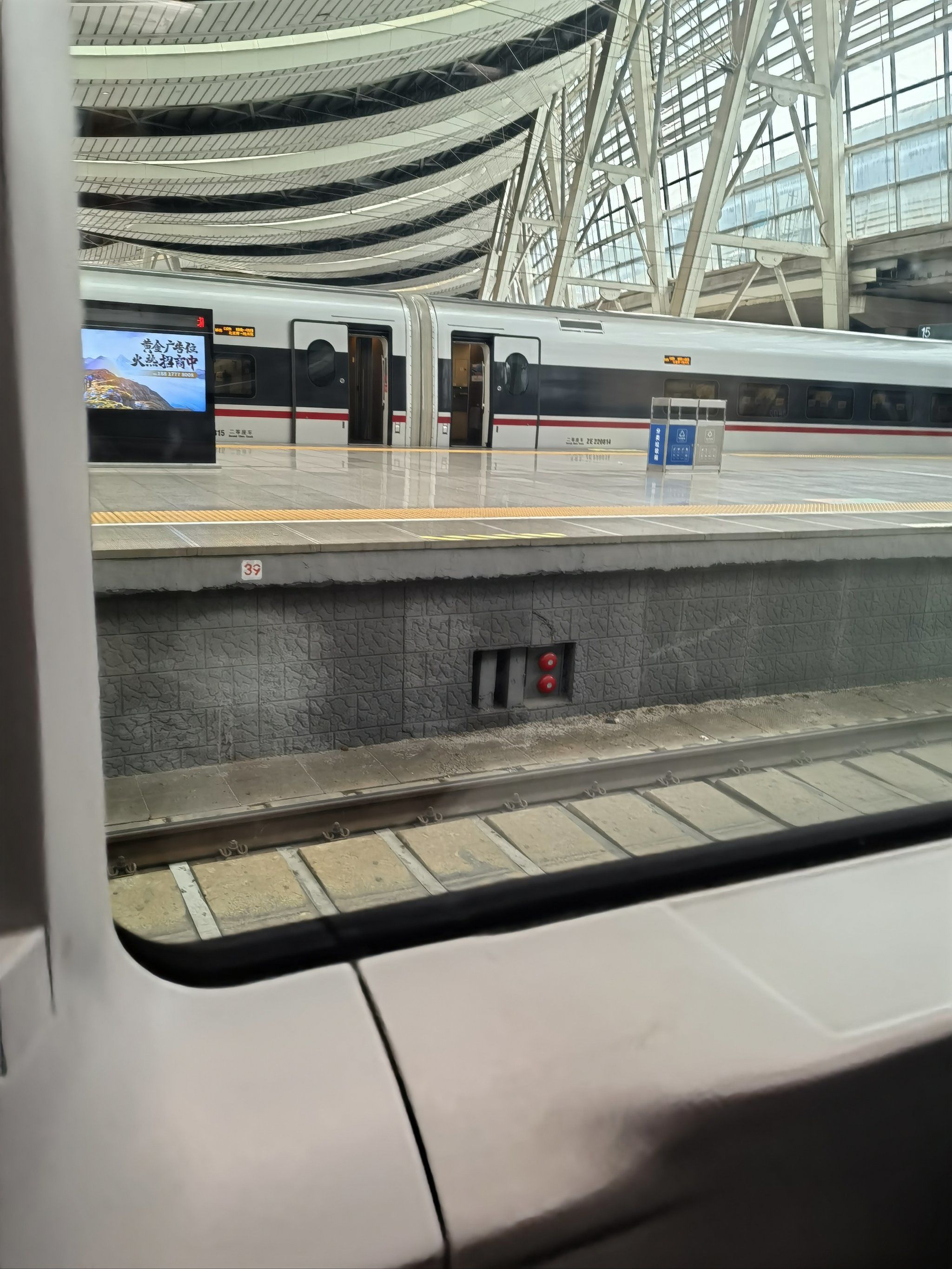 坐火车要离上车之前提前多长时间进站